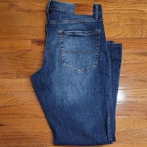 Lucky Brand Men's Dark Blue 223 Straight Jeans